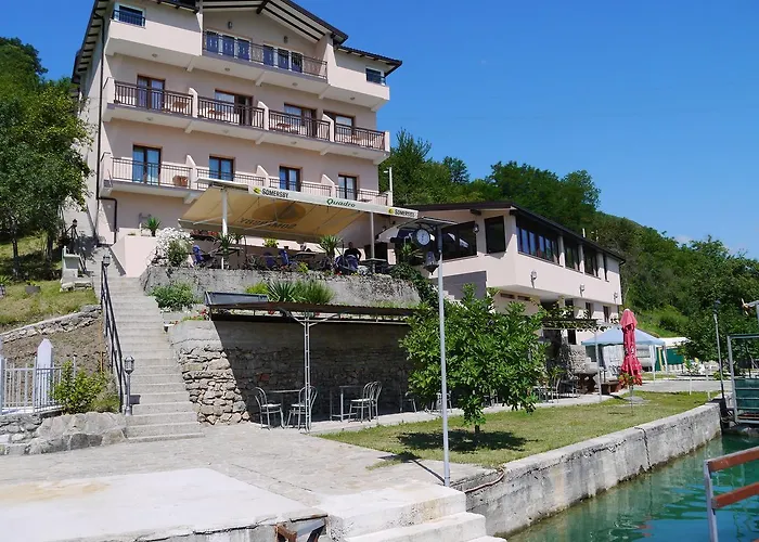 فندق مبيت وإفطار بنسيون عاصم 3*